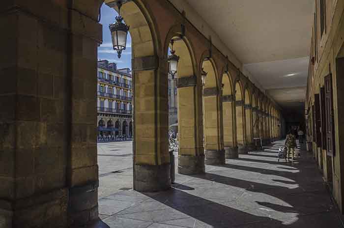 Guipúzcoa - San Sebastián 011 - plaza de La Constitución.jpg